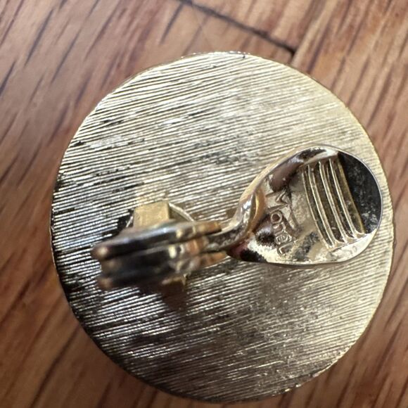 Vtg MONET Gold Tone Faceted White Milk Glass Stone Clip Earrings MCM - Picture 9 of 9